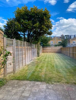 Property grounds - Fulham Family Favourite close to the River Thames (London)
