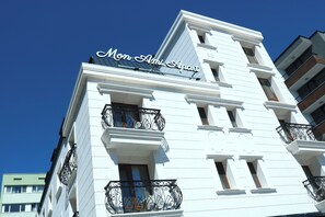 Exterior detail - Mon Ami Apart (Sofia)