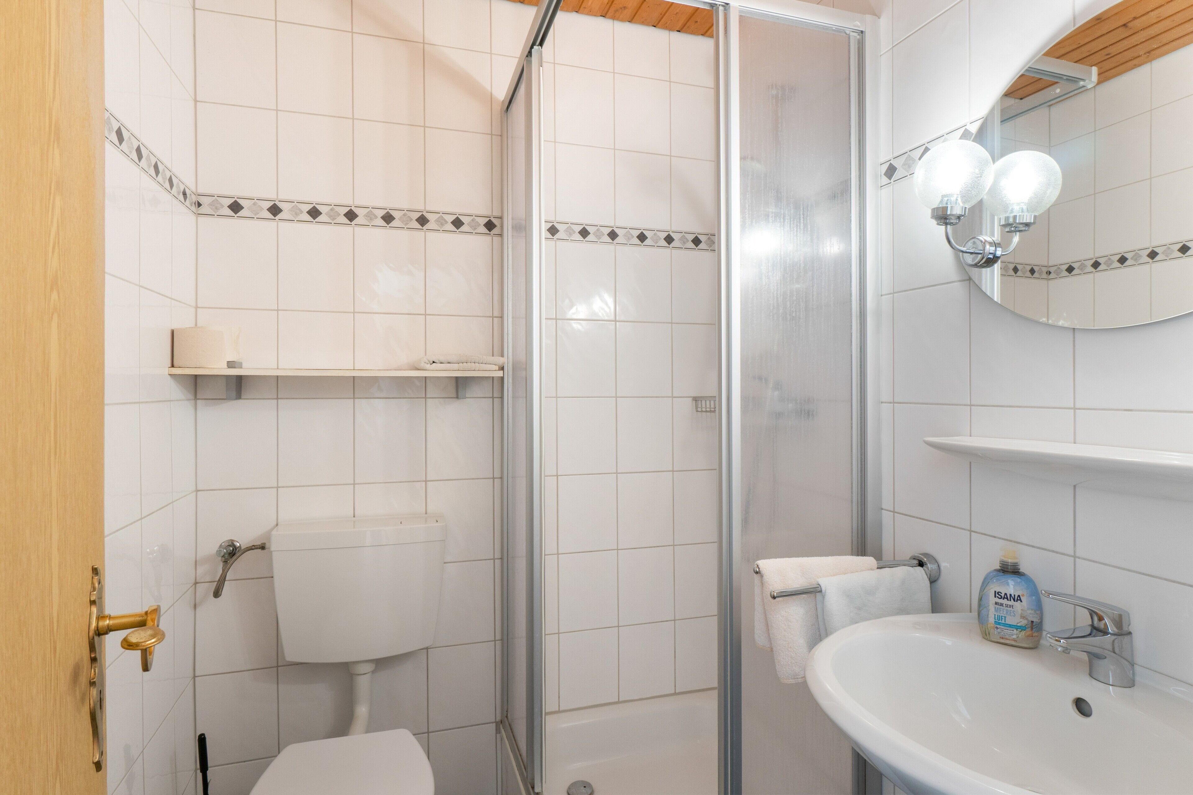 Dusche, Haartrockner, Handtücher