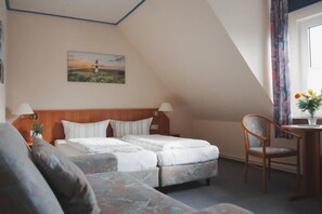 Room - Room 'Doppelzimmer 3 Haupthaus' with Shared Terrace and Wi-Fi (Dornum)