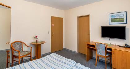 Room 'Doppelzimmer 4 Gästehaus' with Shared Terrace and Wi-Fi