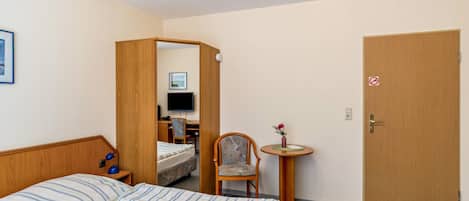1 bedroom, WiFi, bed sheets