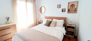 2 bedrooms, desk, iron/ironing board, travel cot - Cozy apartment in Acropolis (Athens)