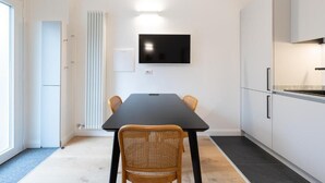 Leilighet, 2 soverom, kjøkken | Spiseområde