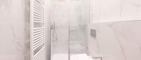 Apartment, 2 Bedrooms, Kitchen | Bathroom | Towels