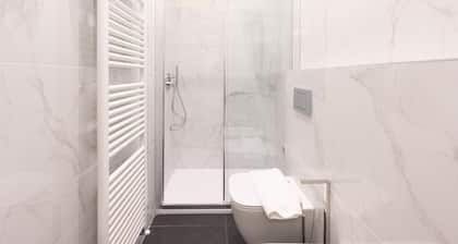 Cernobbio Center - Modern Apartment with Parking