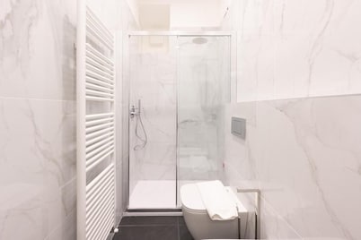 Cernobbio Center - Modern Apartment with Parking