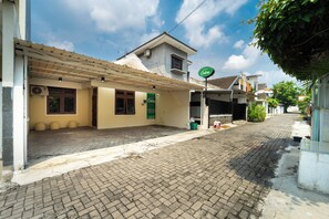 Exterior - House Of Cokro By ARBA (Kota Yogyakarta)