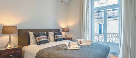 4 habitaciones, tabla de planchar con plancha, wifi y ropa de cama