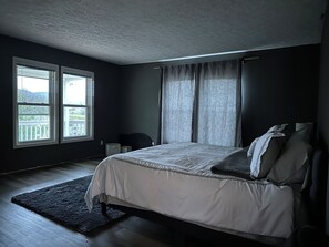 2 bedrooms, desk, free WiFi, bed sheets