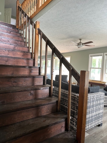 RUSTIC COMERS ROCK LODGE 2 BEDROOM 2-BATH WIDE OPEN VIEWS