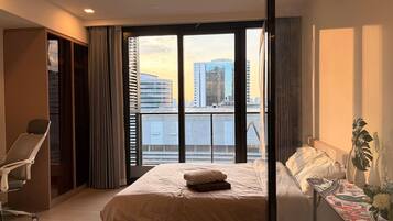 1 bedroom, desk, iron/ironing board, WiFi