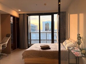 1 bedroom, desk, iron/ironing board, WiFi - Near Fortune Town w/Pool, Spa, Gym & Walk to MRT (Huai Khwang)