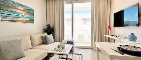 Apartment, 2 Bedrooms | Living room