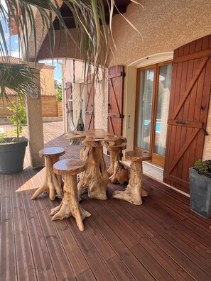 Outdoor dining - Casa da luz villa swimming pool jacuzzi sauna seaside bowling alley bicycle track  (Vic-la-Gardiole)