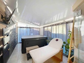 Spa - Vrbo Property (Vic-la-Gardiole)