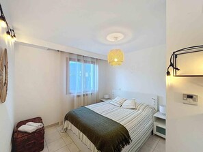 Room - Casa da luz villa swimming pool jacuzzi sauna seaside bowling alley bicycle track  (Vic-la-Gardiole)