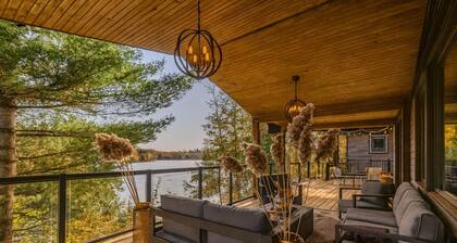 THE WOLF’S DEN - Modern Lakefront Cottage