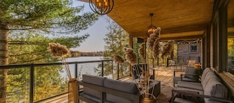 THE WOLF’S DEN - Modern Lakefront Cottage