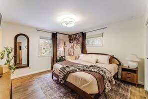 3 habitaciones, tabla de planchar con plancha, wifi y ropa de cama 