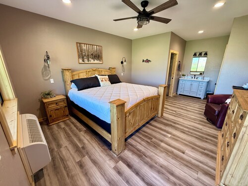 Riverfront Lodge in White Bird, ID – 1BR w/ Panoramic Views & Breakfast Unit 3