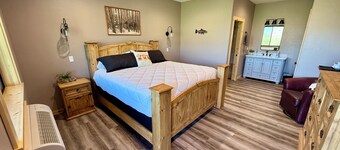 Riverfront Lodge in White Bird, ID – 1BR w/ Panoramic Views & Breakfast Unit 3