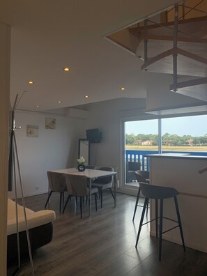 Dining - 1675 Avenue du Touring Club De France 40150 Hossegor FRANCE (Soorts-Hossegor)