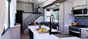 Lux RV Near Wellington King Bed 1.5 Bath Equestrian