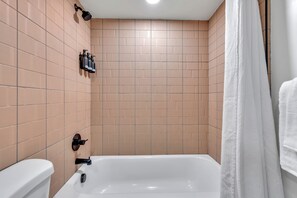 Hair dryer, towels, soap, toilet paper - LCF - 9line SLC Loft - King+Sofa - Gym - Sleeps 3 (Salt Lake City)