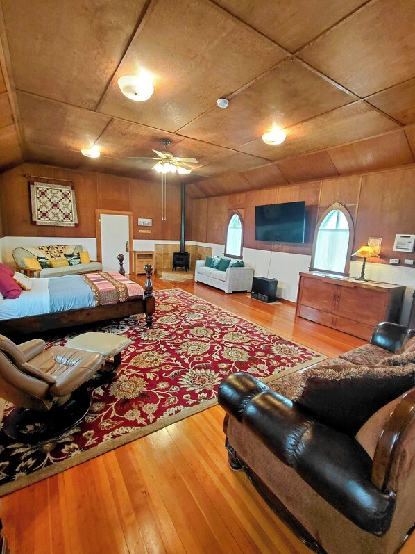 1 habitación, tabla de planchar con plancha, wifi y ropa de cama 