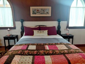 1 bedroom, iron/ironing board, WiFi, bed sheets - Unique rural renovated historic church/cabin at the gateway to Redwood park. (Orick)