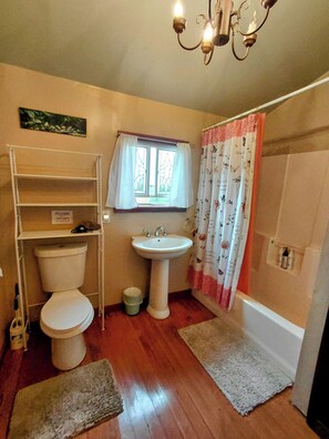 Hair dryer, towels, soap, toilet paper - Unique rural renovated historic church/cabin at the gateway to Redwood park. (Orick)