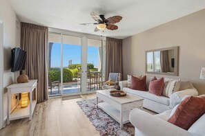 TV - Gulf Front condo with Beach access and shared Pool (Fort Walton Beach)