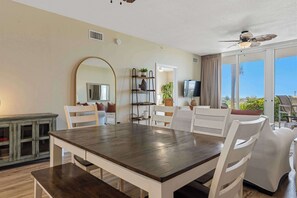Dining - Gulf Front condo with Beach access and shared Pool (Fort Walton Beach)