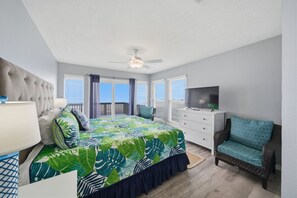 4 Schlafzimmer, Schreibtisch, Bügeleisen/Bügelbrett, Reisekinderbett