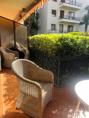 Property grounds - Top location in Brissago 2 room apartment with private beach access. Dogs allowed (Brissago)
