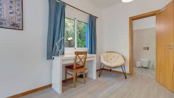 Iron/ironing board, free WiFi