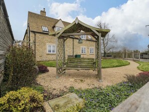 Property grounds - Stanbridge Cottage (Malmesbury)