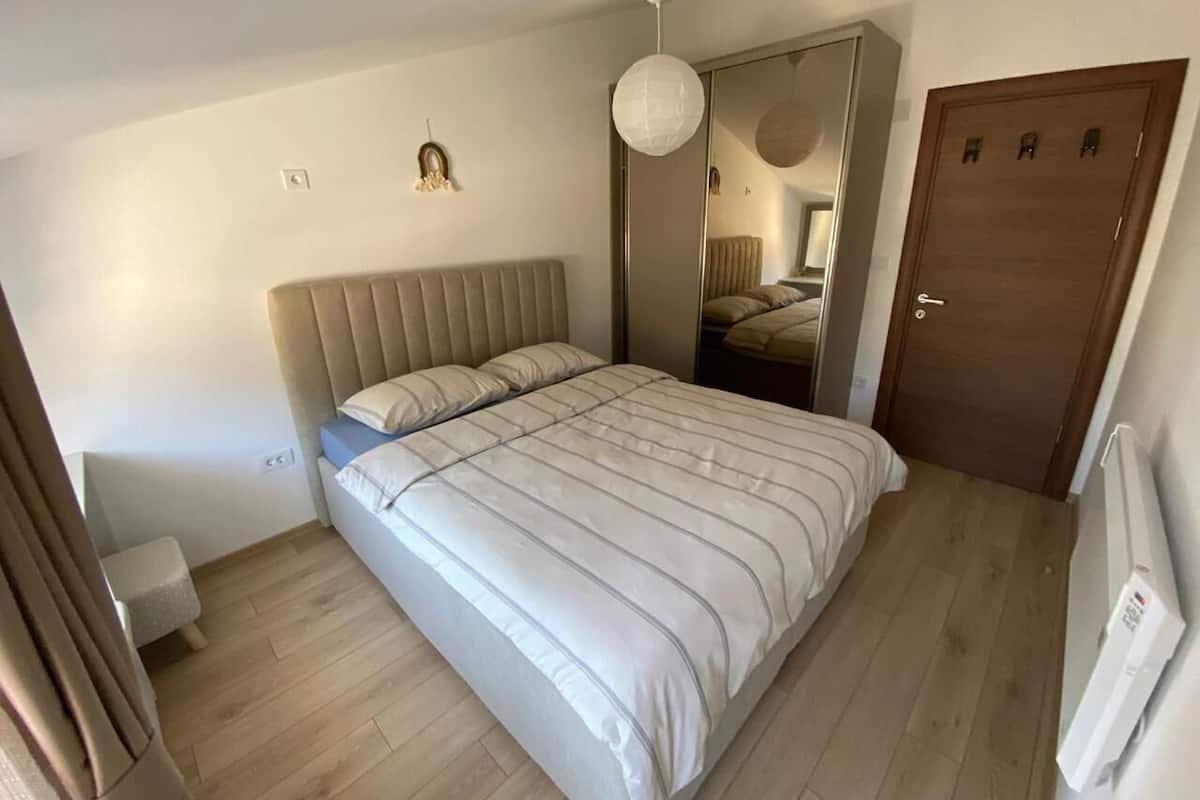 Apartemen Deluks, balkon, pemandangan kota