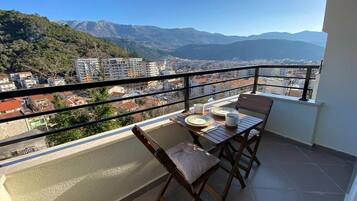 Deluxe Apartment, Balcony, City View | Outdoor dining