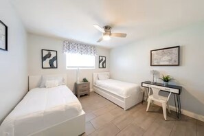 3 bedrooms, iron/ironing board, free WiFi, bed sheets - Tempe Family Escape • Heated Pool • 3BR/2BA (Tempe)