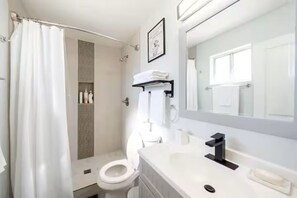 Hair dryer, towels, soap, shampoo - Tempe Family Escape • Heated Pool • 3BR/2BA (Tempe)