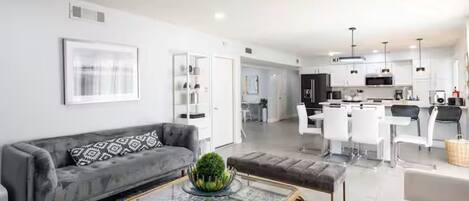 Smart TV, fireplace