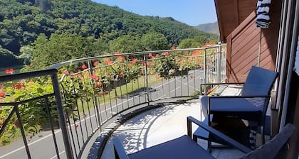 Luxe Frühstückzimmer mit Balkon und Moselsicht für 2 personen (24 m²) in Ediger-Eller