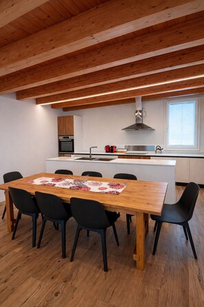 Dining - Villa Alberti – Elegant, Spacious & Bright Villa (Cendon)