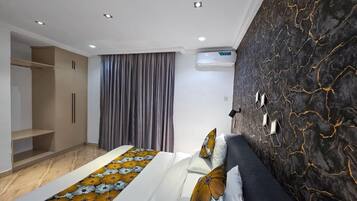 Apartamento econômico, sacada, vista para a cidade