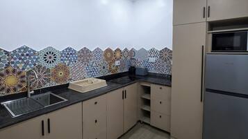 Economy-lejlighed - balkon - byudsigt | Privat køkken