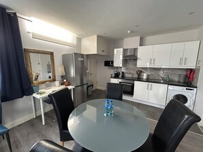 Private kitchen - Dublin City Central Gorgeous Flat (Dublin)