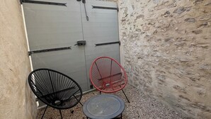 المنطقة المحيطة بالمنشأة