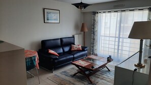 Living area - Residence Eden Apt T2 very quiet, city center with secure underground parking (Vannes)